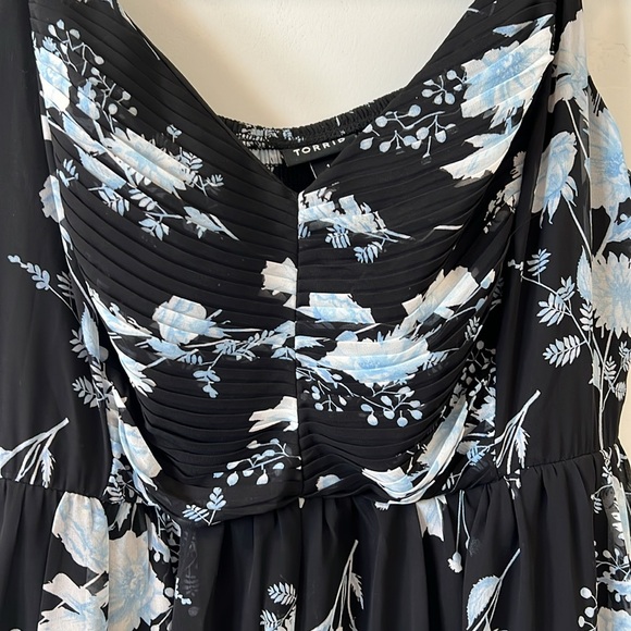 Torrid | Pleated Maxi Chiffon Dress | Size 1 - Picture 2 of 3